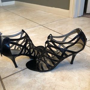 Enzo strapping pumps
